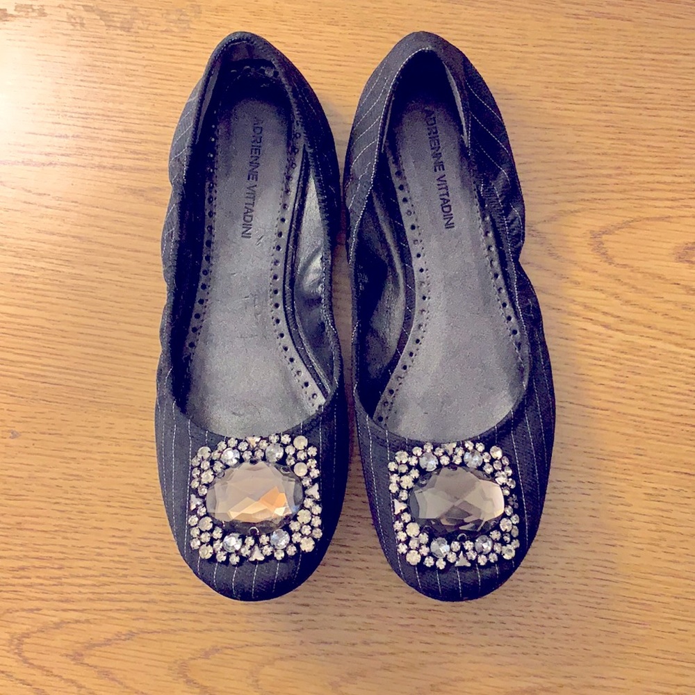 Adrienne Vittadini flats with rhinestone detail 🔸